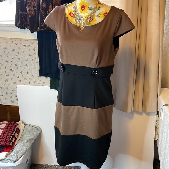 Liz Claiborne ~ Two Color Office Business Dress - Picture 2 of 10